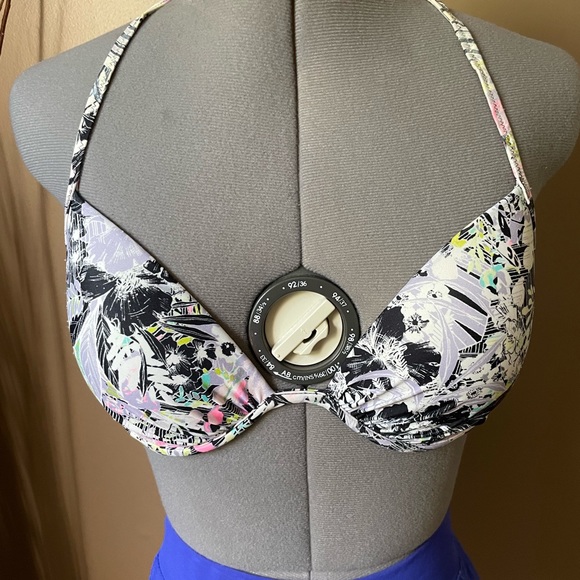 Bikini top by VS - Picture 2 of 8